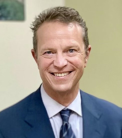 Headshot of orthopaedic surgeon Dr. Douglas R. Turgeon